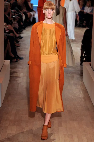 Look 11